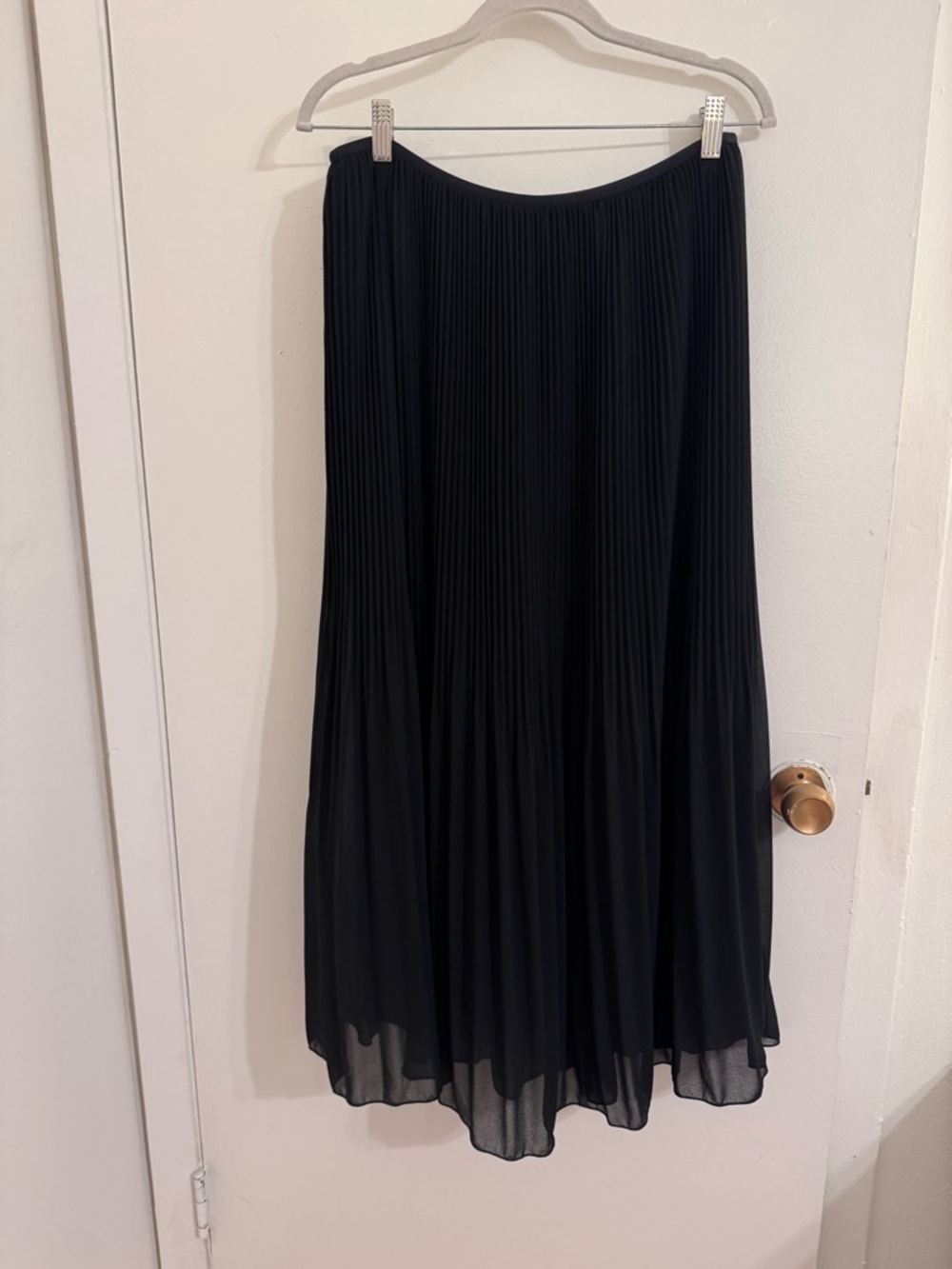 NWT Women’s Black Pleated Midi Skirt